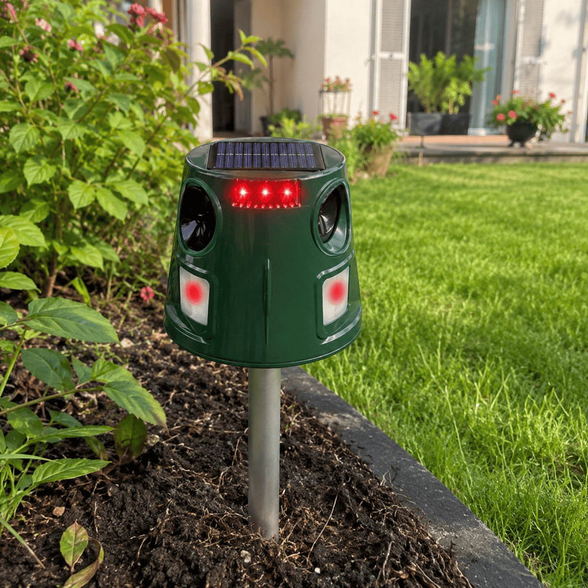 Cairnward-Outdoor 360 degree solar ultrasonic pest repellent for outdoor animals